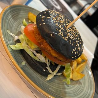 Burguer de pollo rebozado (pan negro)