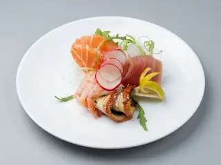 54.sashimi variado (8pieza)