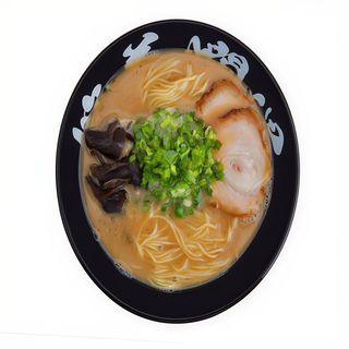 Sopa de ramen con verduras y pollo