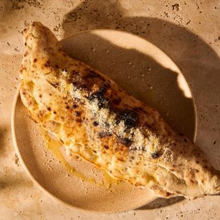 Calzone 4 quesos