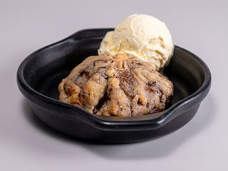 Cookie Artesanal Rellena de Nutella y Nueces 