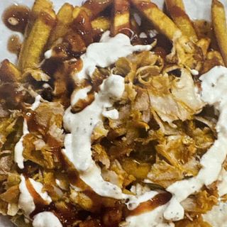 Patatas Con Salsa  Y Carne