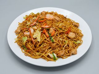 28A. Tallarines Con Salsa Picante Especial