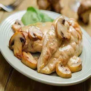 Pollo con champiñones