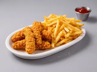 Finguers de pollo con  patatas fritas