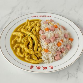 Arroz Frito Con Pollo En Salsa Curry