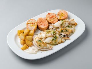Sepia a la plancha con bravas, TOP