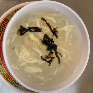 Sopa de pollo con fideo chino