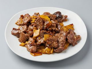 46. Ternera con bambú y setas chinas