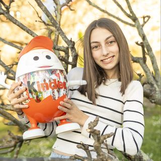 Ovo de Pascua en Moneco Kinder / Huevo de Pascua en Muñeco Kinder