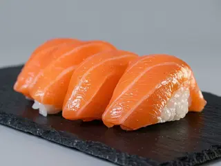 Nigiri De Salmón (4 Uds.)
