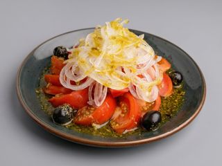 Ensalada De Tomate Con Salsa Pesto