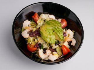 Ensalada De Aguacate Y Langostinos