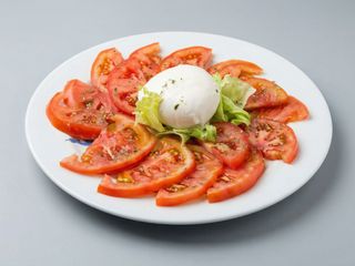 Caprese Tomate Especial, Mozzarella, Albahaca Y Orégano