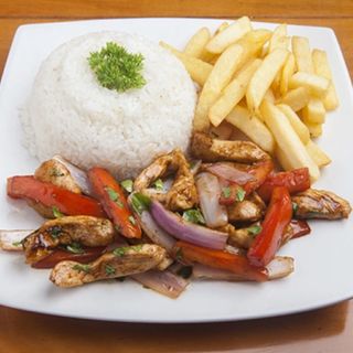 Lomo Salteado de Pollo