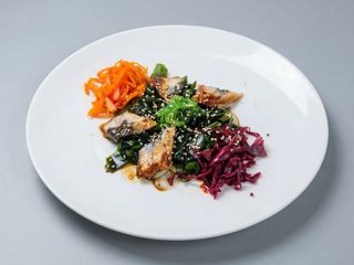 11. Ensalada De Algas Y Anguila