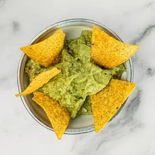 Nachos con guacamole y pico de gallo