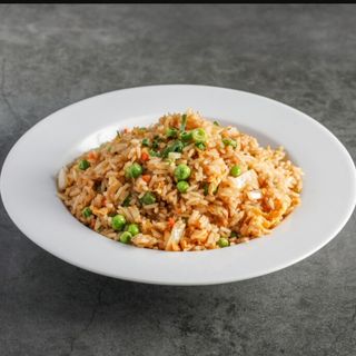 Yakimeshi con verduras y huevo