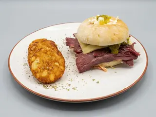 Bagel Pastrami Hunter