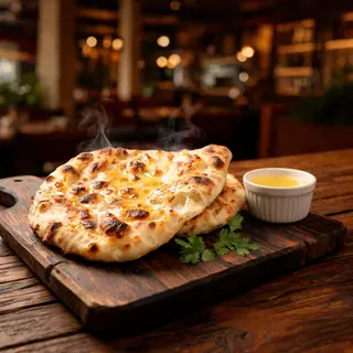 Butter Naan (Pan Con Mantequilla)