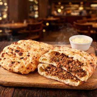 Kemma Naan (Pan con Carne Picada)
