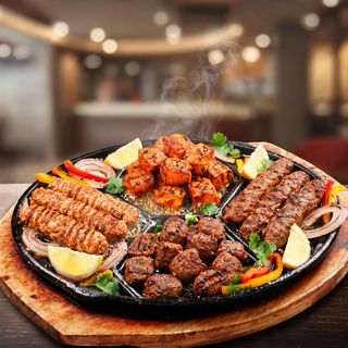 Parrillada Malik's (Combinacion de Pollo Seekh Kebab y Tikka