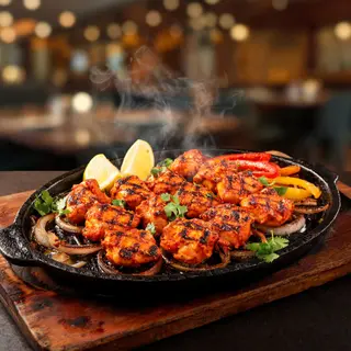 Chiken Tikka Sizler (Asado de Carne de Pollo Tikka)