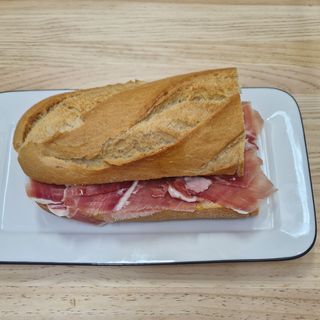 Bocadillo De jamon serrano