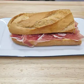 Bocadillo pollo a la placha