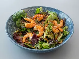 Ensalada Thai de langostinos