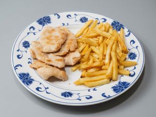 #80. Filete De Pollo Frito Con Patatas