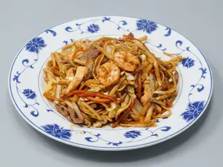 #28. Tallarines Fritos Con Tres Delicias