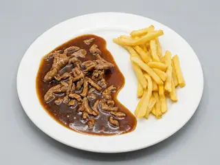 #60. ternera con patatas fritas