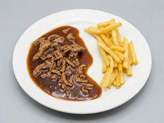 #60. ternera con patatas fritas