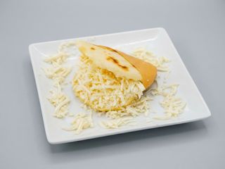 Arepa de queso blanco y dulce de guayaba