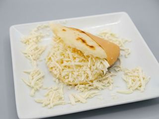 Arepa de lomo y ensalada