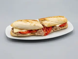 Bocadillo Atún Y Tomate