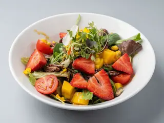 Spicy mango salad