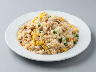 Arroz frito con pollo