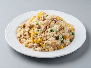 Arroz frito con pollo
