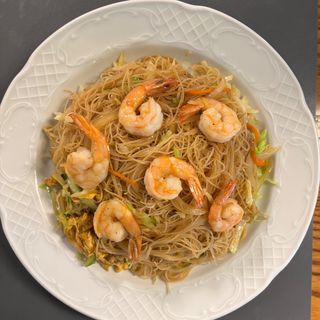 Fideo de arroz frito con gambas