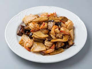 Gambas con bambú y seta china