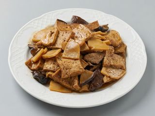 Tofu con bambú y seta china
