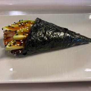 Temaki cono atún aguacate