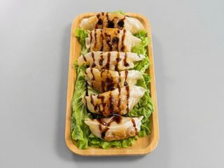 Gyoza de cerdo a la plancha 6 piezas