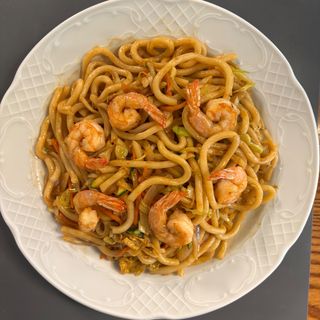 Yaki udon com gambas
