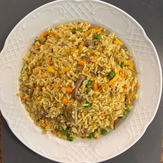 Arroz frito curry con ternera