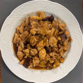 Pollo con bambú y seta