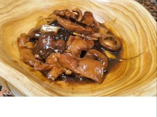 Cerdo Con Salsa De Champiñones Y Brotes De Bambú