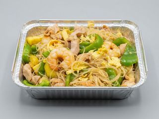 37. Fideos De Arroz Con Tres Delicias